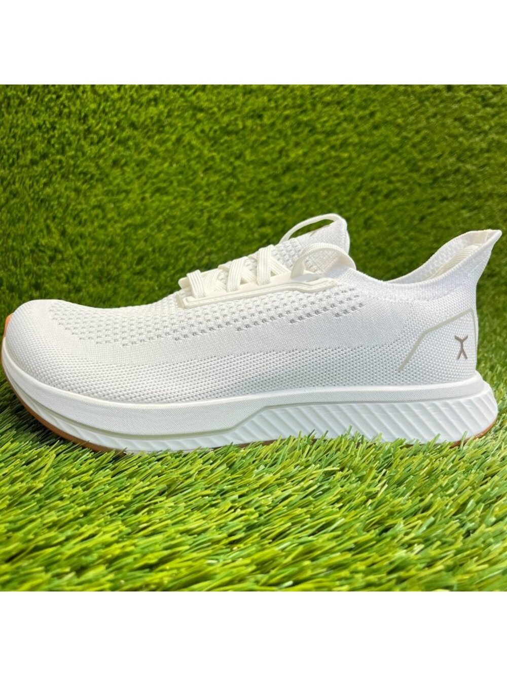 Flux Adapt Runner White Gum Womens Size 8 Running Casual Walking Knit Shoes - Picture 4 of 11